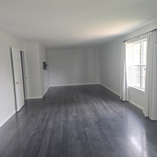 Building Photo - 1433 Deer Creek Ln