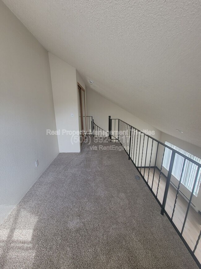 Building Photo - 3513 W 4th Ave