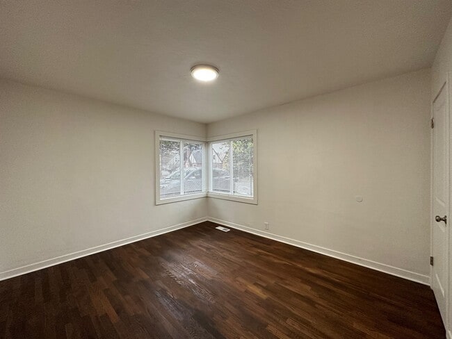 Building Photo - 1134 N Rainier Ave