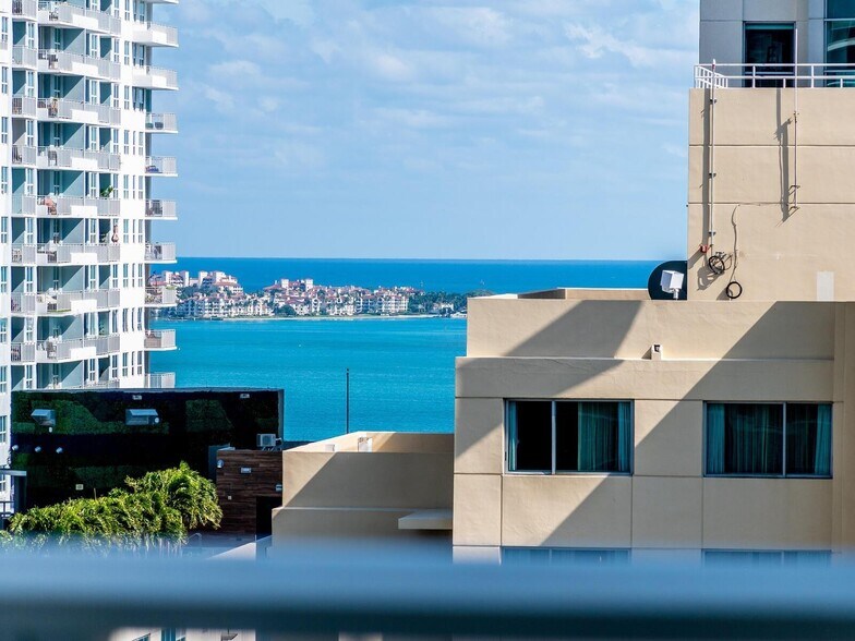 Building Photo - 1080 Brickell Ave