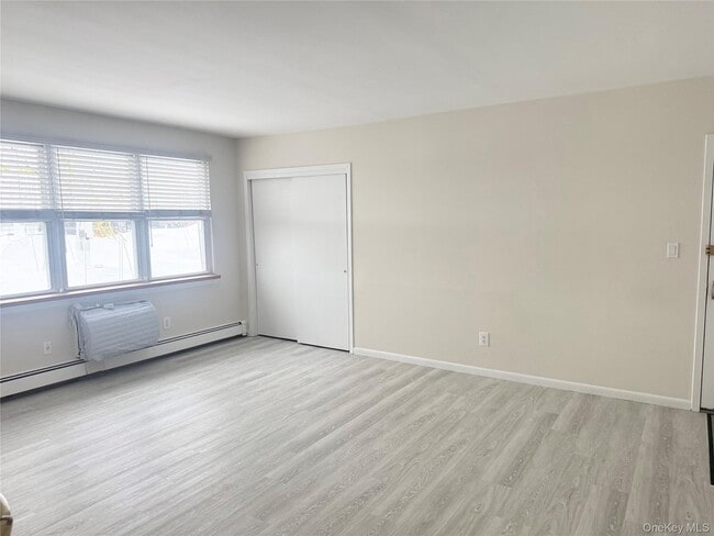 Building Photo - 3 Toms Point Ln