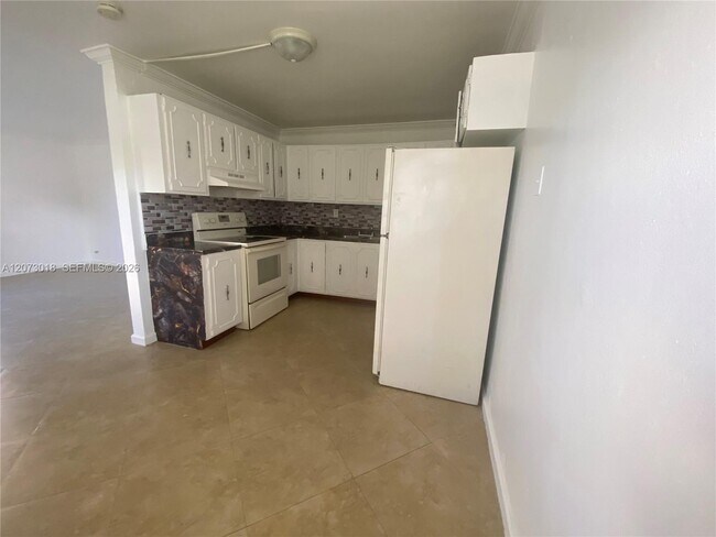 Building Photo - 3670 SW 60th Ave