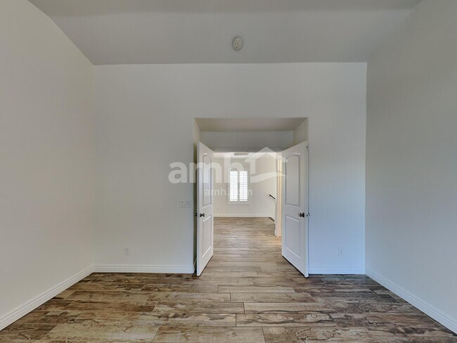 Building Photo - 8135 W Deanna Dr