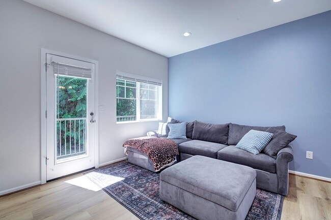 Building Photo - 2Bd/2.25Ba Mill Creek Townhouse