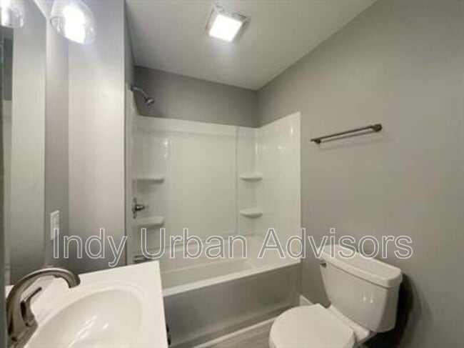 Building Photo - 916 E Tabor St