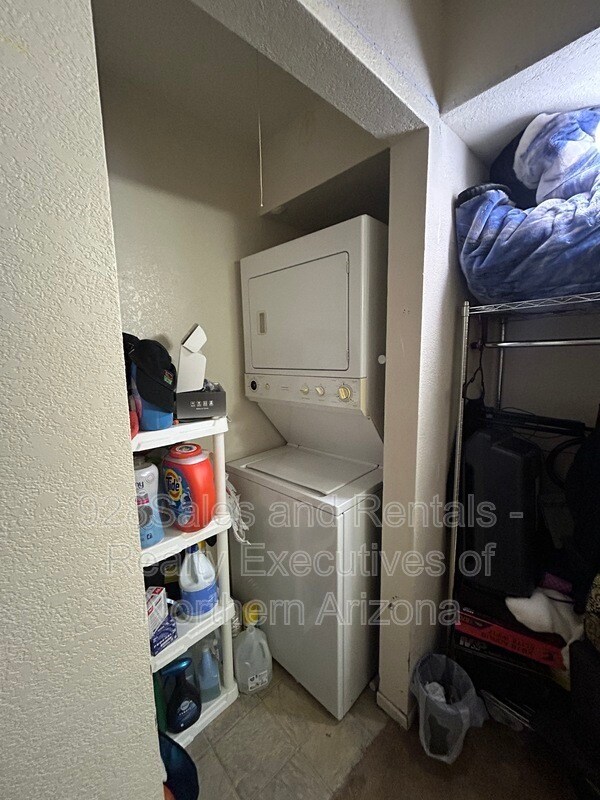 Building Photo - 1200 S Riordan Ranch St