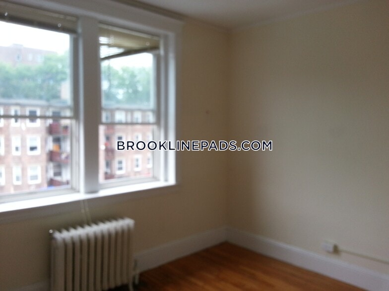 Building Photo - 62 Egmont St