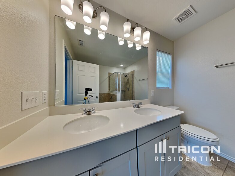 Building Photo - 1125 Waggoner Dr