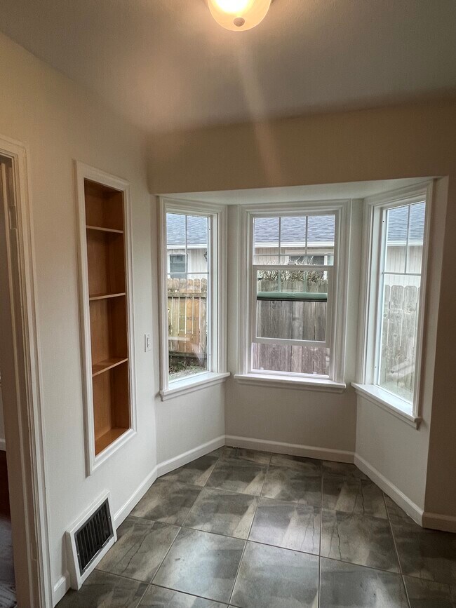 Building Photo - 2715 O St