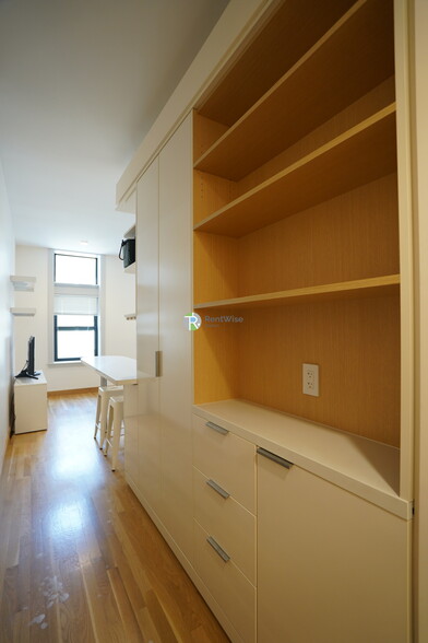 Building Photo - 115 Mt Auburn St
