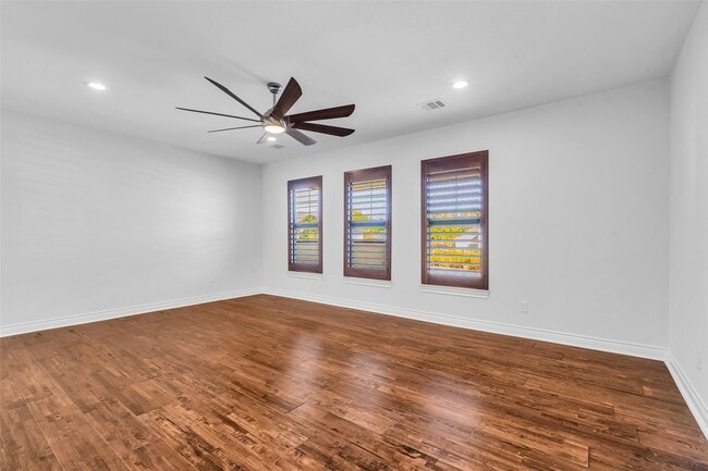 Building Photo - 17 Bellingham Ct