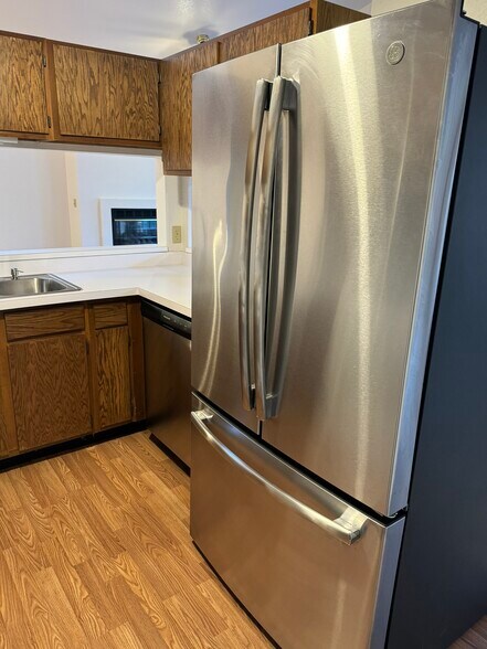 Building Photo - 716 Hilltop Ln