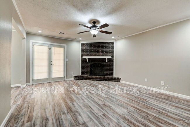Building Photo - 1120 Kings Ct