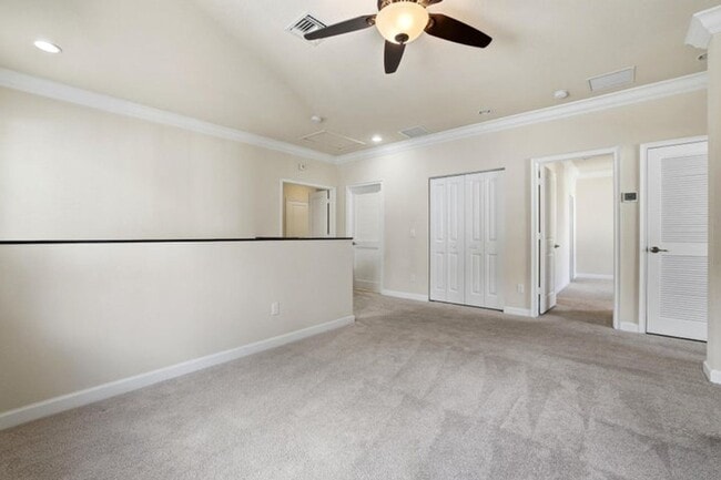 Building Photo - 148 NW Emerson Pl