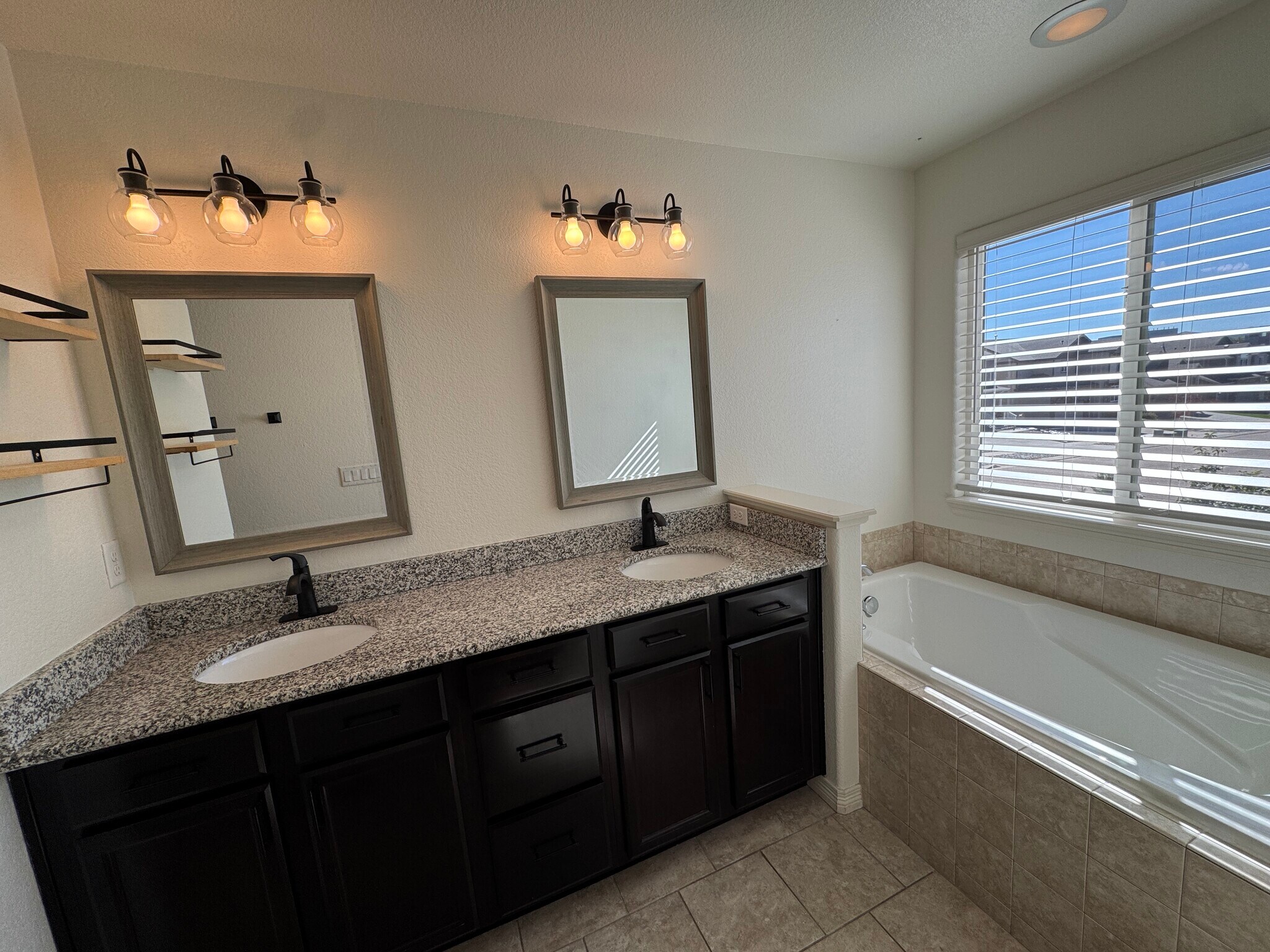 Building Photo - 977 Salmon Pond Way