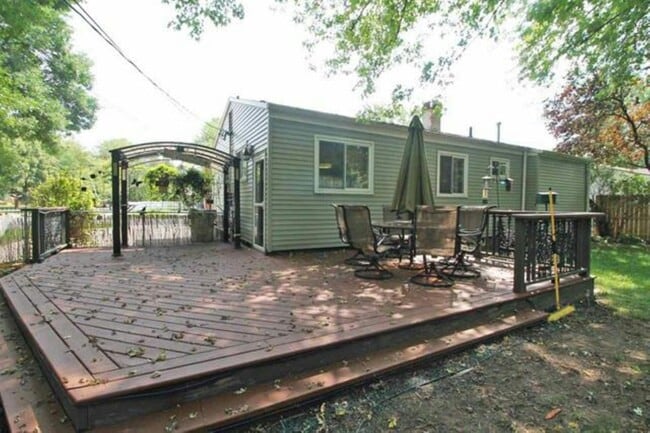 Building Photo - 1613 Jay Street