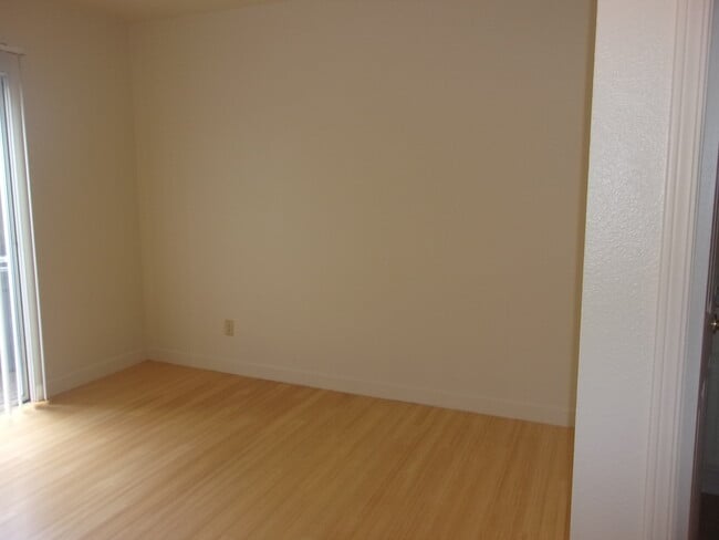 Building Photo - Cambridge Estates