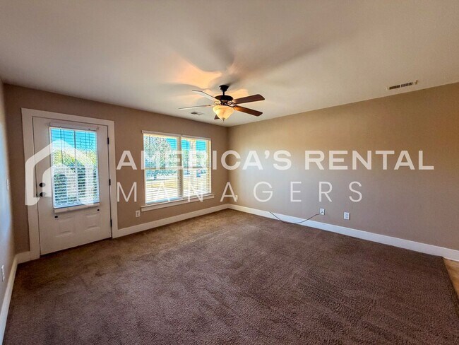 Building Photo - Spacious 3-Bed, 2-Bath Home Near Mercedes-Benz Plant in Vance!