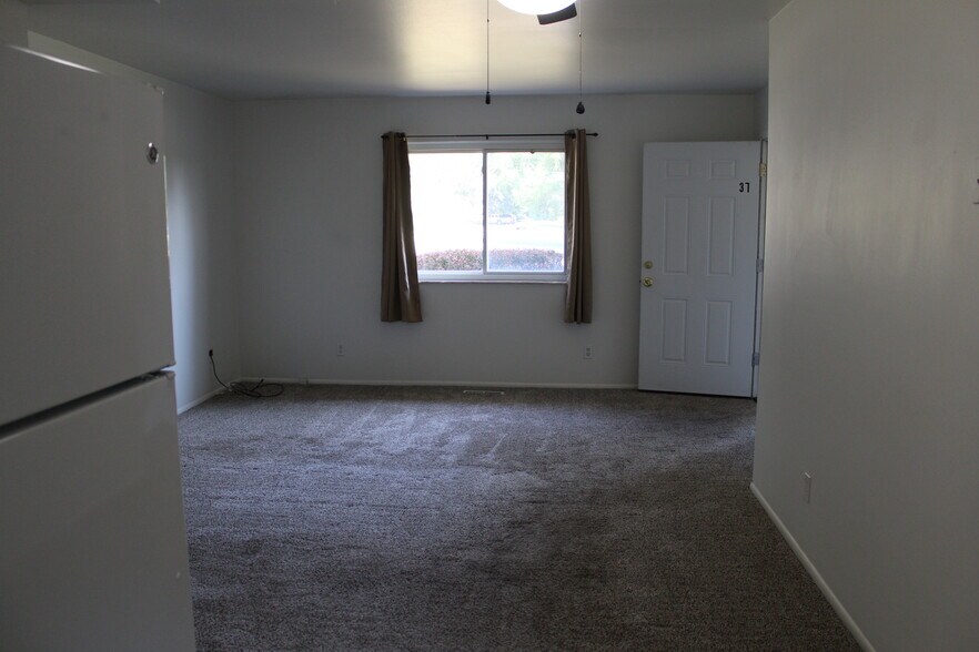 Building Photo - 37 Maplecrest Dr