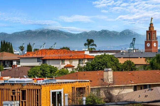 Building Photo - Top Floor Harbor View Condo 2 bed-2 bath