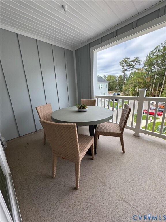 Building Photo - 8001 Lake Laurel Ln