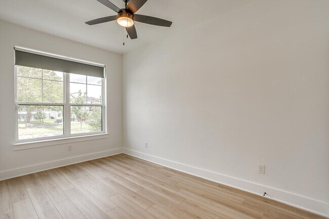 Building Photo - 2345 Benbrook Blvd