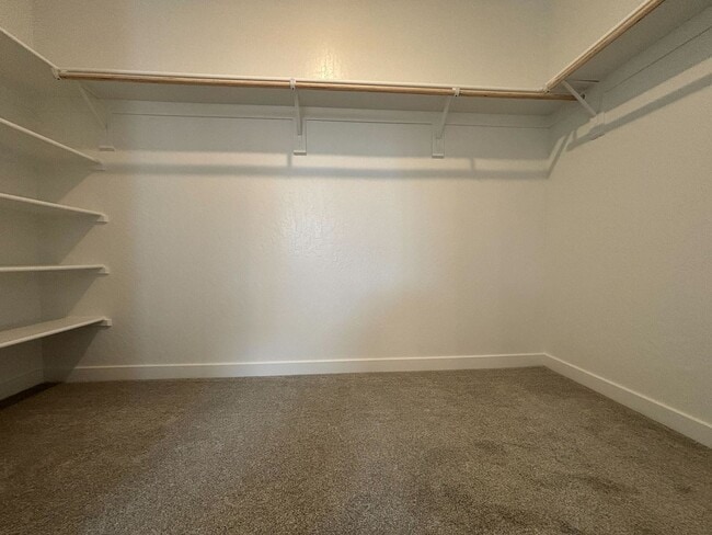 Building Photo - Move-In Special! 1 Week Free Rent – Spacio...