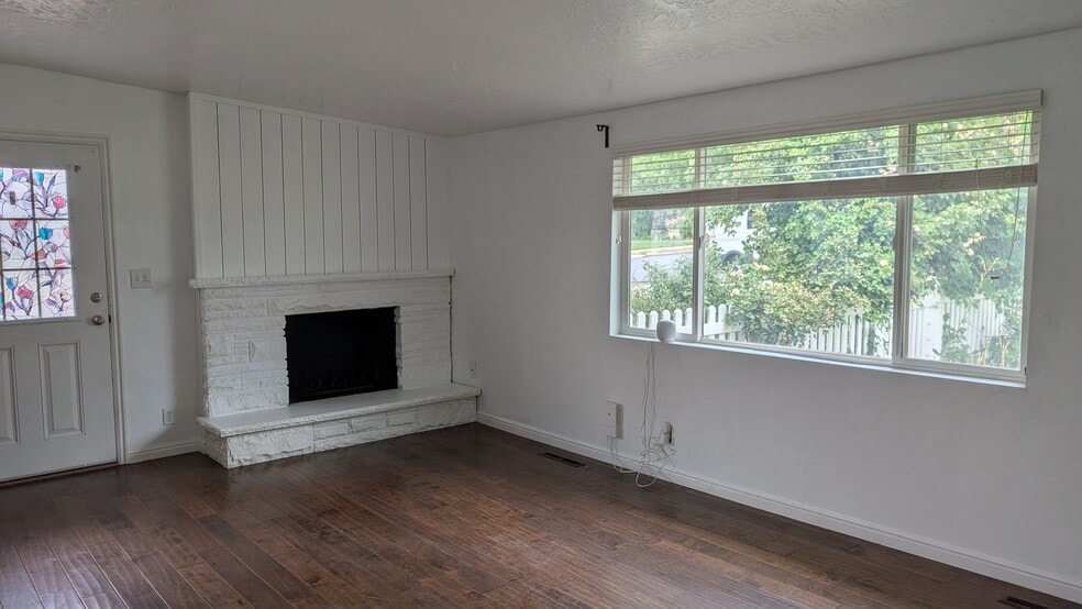 Building Photo - 711 W 1400 S
