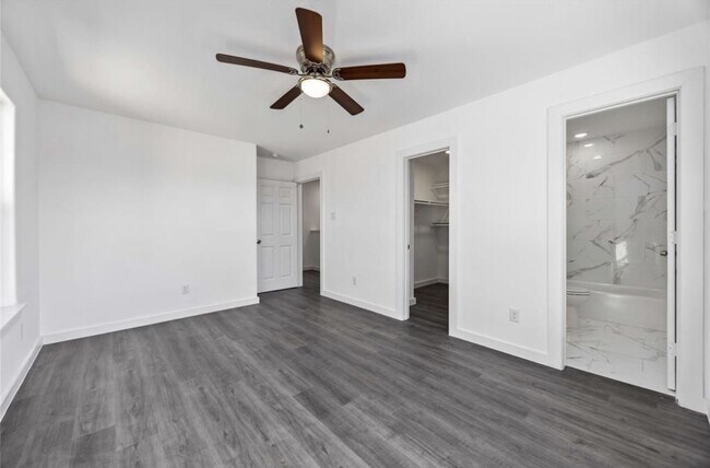 Building Photo - 2320 Wavell St