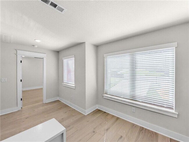 Building Photo - 30 Benwick Ln