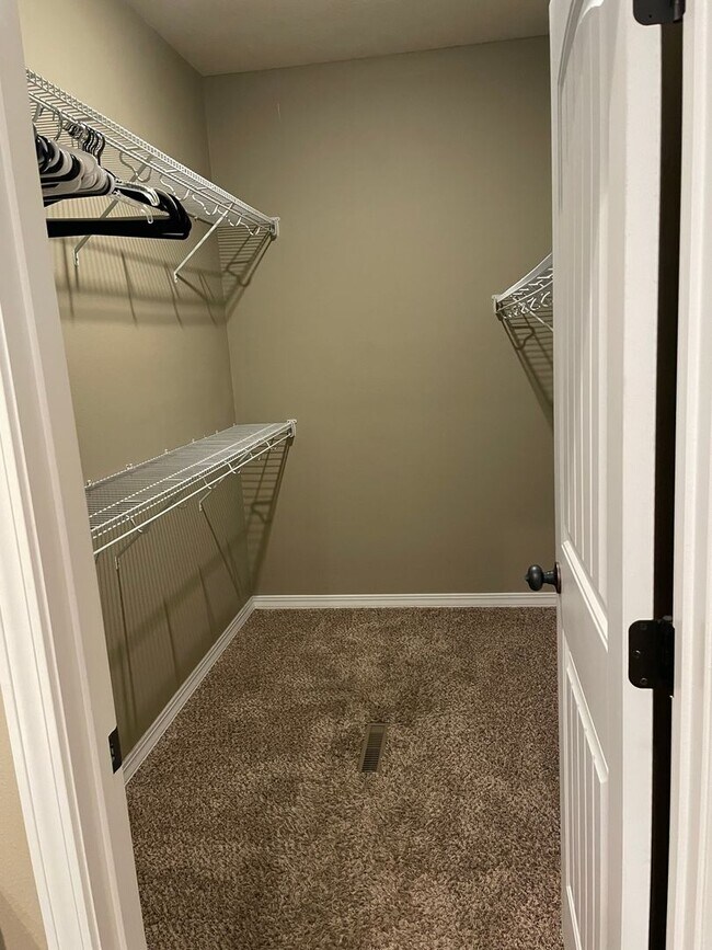 Building Photo - Beautiful all brick 4 bedroom home!