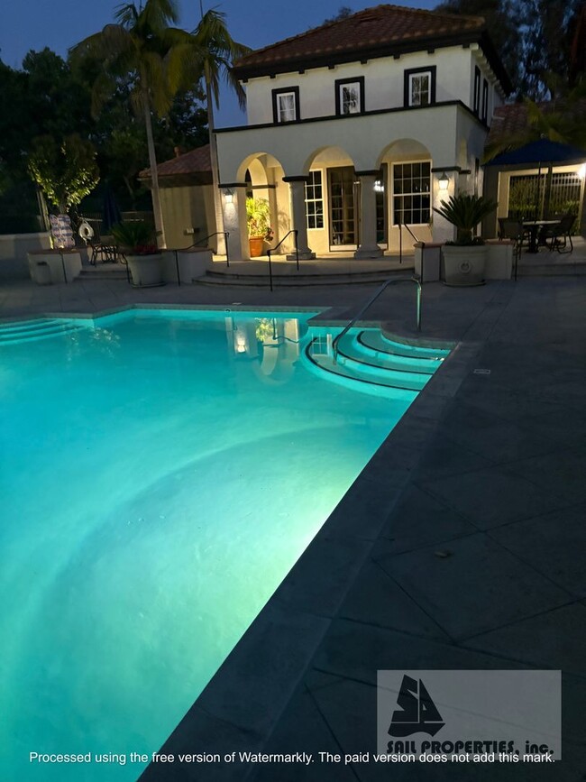 Building Photo - Gorgeous End unit in Rancho Santa Margarita!