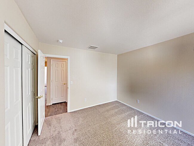 Building Photo - 45554 W Ranch Rd