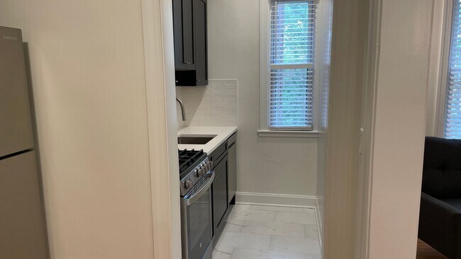 Building Photo - Newly Remodeled 1-Bedroom, 1-Bathroom Near Johns Hopkins University