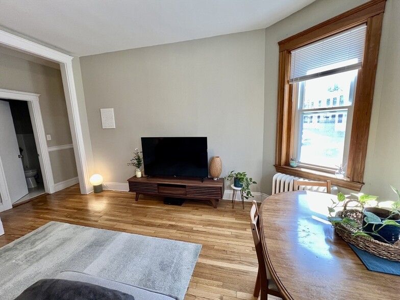 Building Photo - 315 Allston St