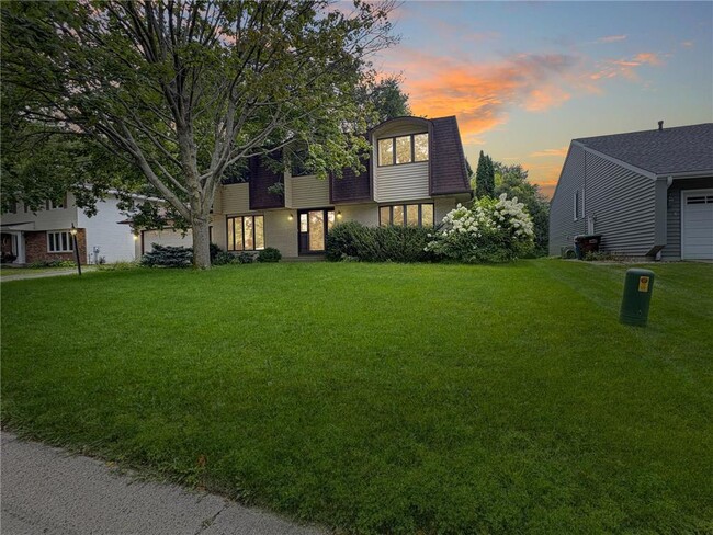 Primary Photo - 5801 W 99th St
