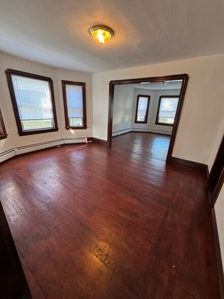 Building Photo - 87 Shawmut St
