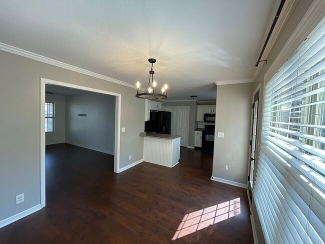 Building Photo - Well-Maintained 3 Bedroom, 2 Bath Home wit...