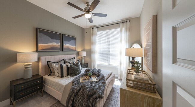 Building Photo - Start Fresh with 1 Month Free Rent