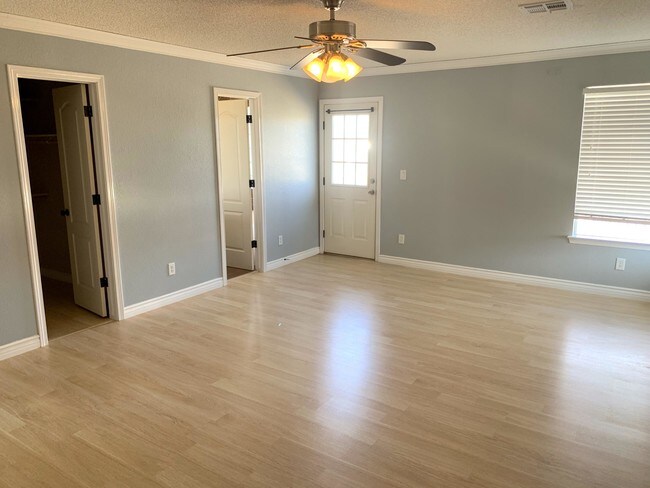 Building Photo - 14251 Desert Bush Dr