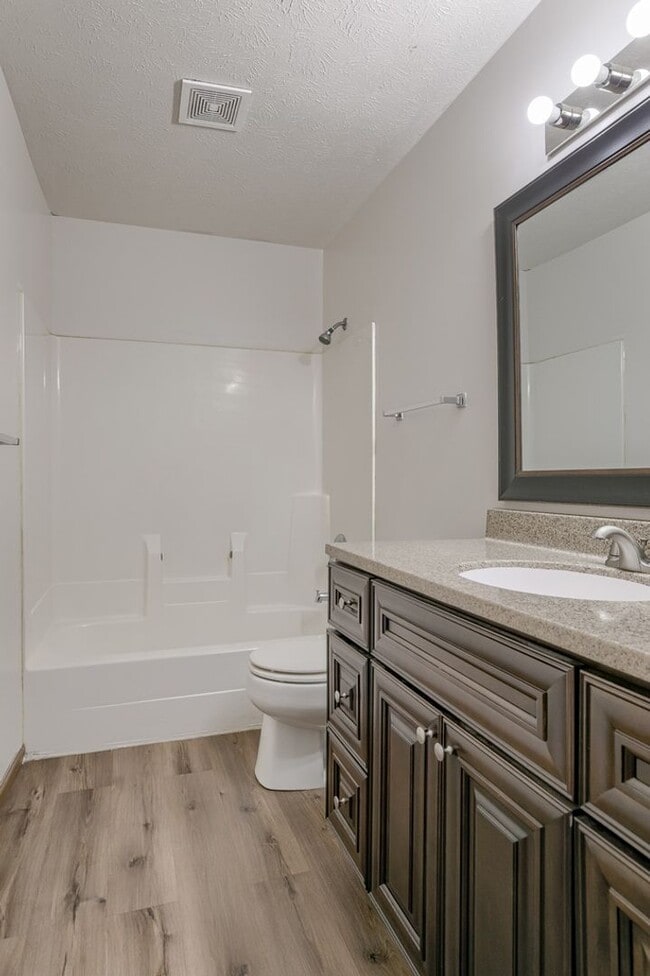 Building Photo - Spacious Duplex Close to Schools, UNL, Haymarket, and I-80 TOTALLY REMODELED