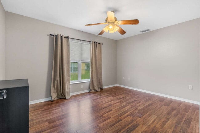 Building Photo - Updated 3BR Home with Fenced Backyard & Great Kitchen