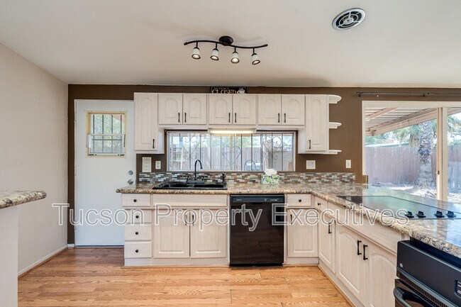 Building Photo - 6844 E Kingston Dr