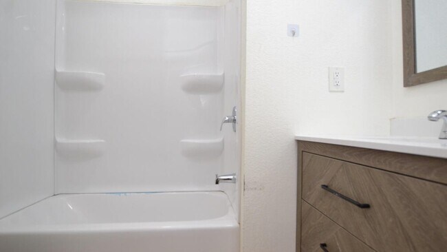 Building Photo - 334 N 83rd St