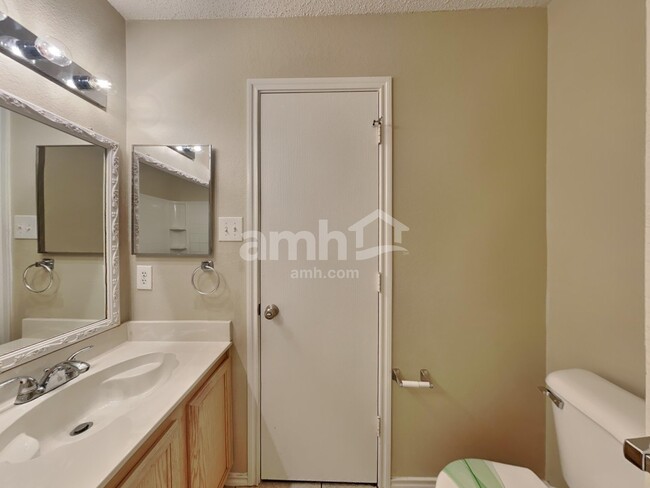 Building Photo - 317 Indian Blanket Dr