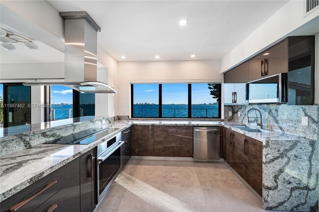 Building Photo - 1351 Bay Terrace