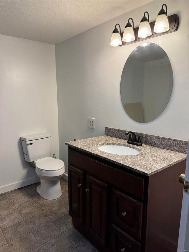 Building Photo - 3 Bed 2 Bath House For Rent