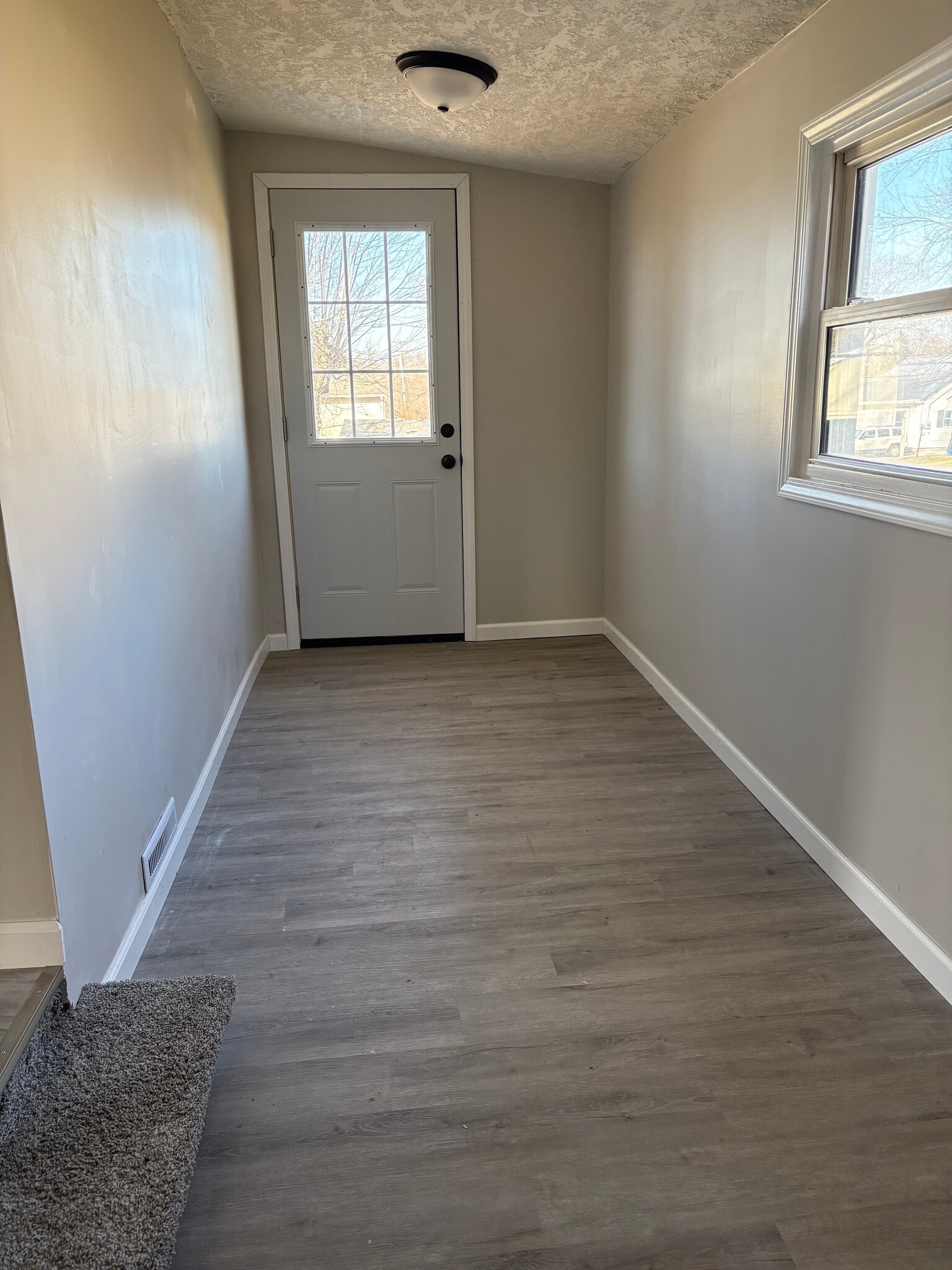 Mudrooom/Laundry - 640 Hanna Rd