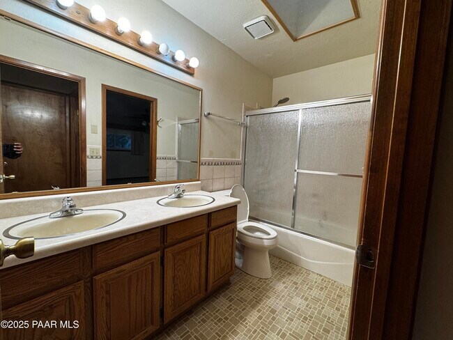 Building Photo - 152 N Equestrian Way