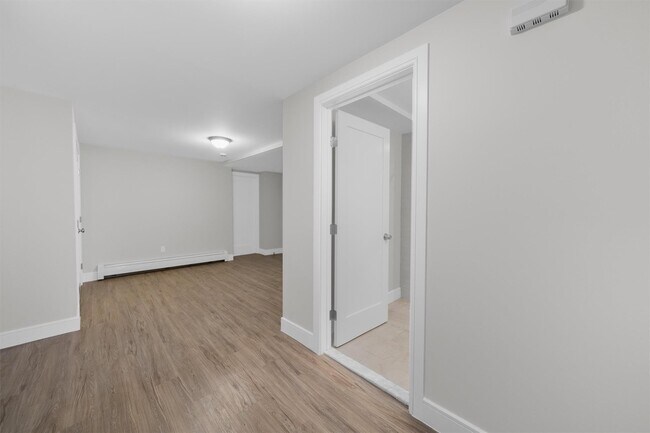 Building Photo - 135 Beekman Ave